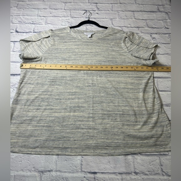 Liz Claiborne Gray Striped Short Sleeve Tee - Picture 6 of 9